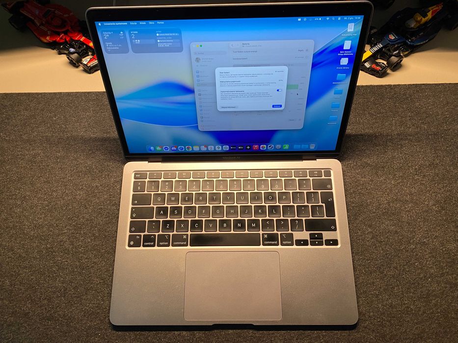 Macbook Air 13 M1 256 8 GB 93% pojemności baterii
