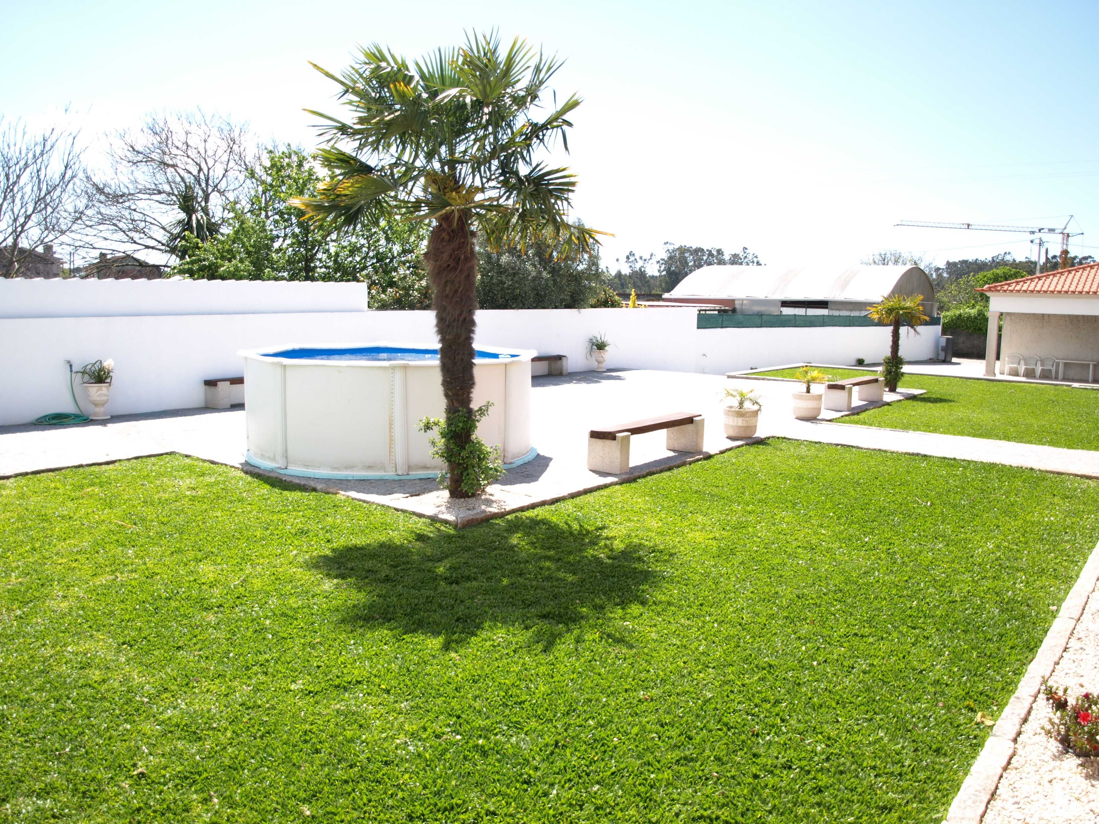 EPS49,casa V3 piso térreo,piscina e salão jogos.Grande espaço exterior