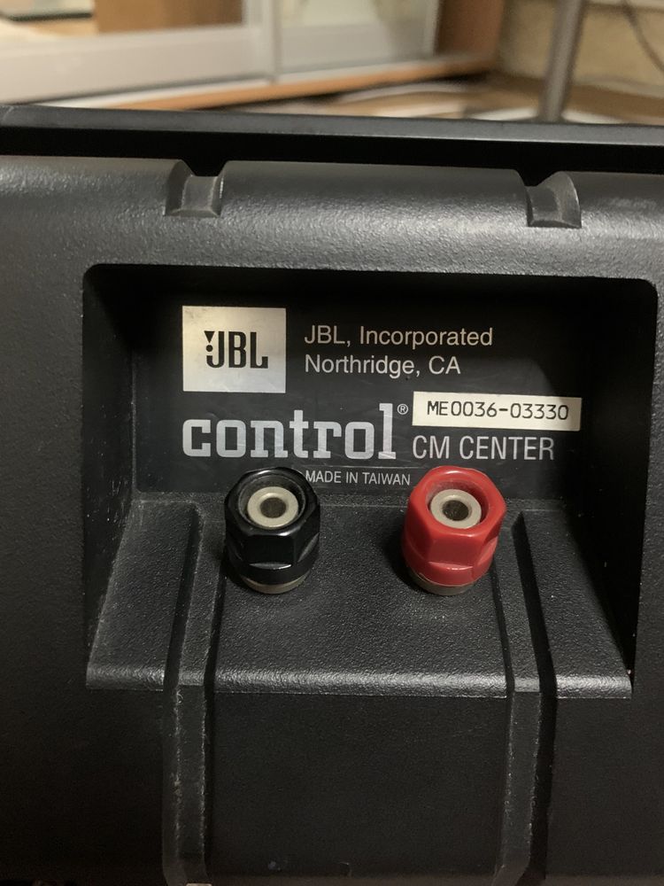 Продам центральную колонку jbl control