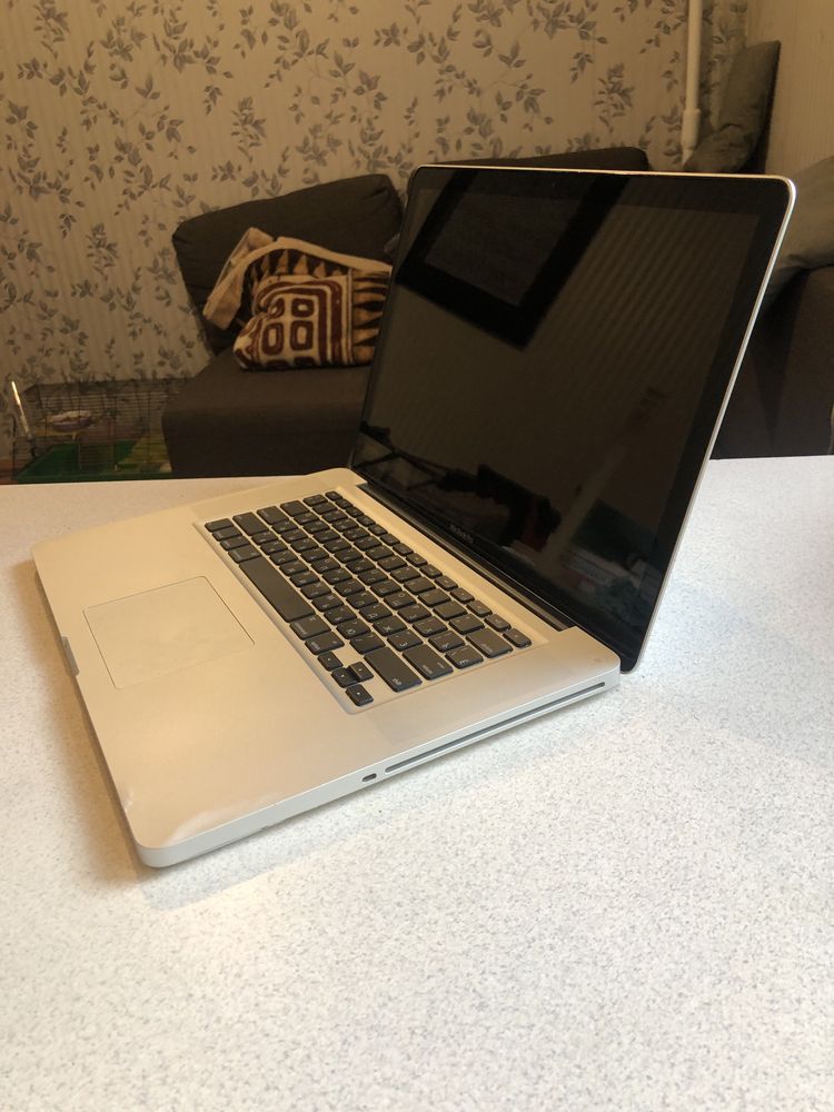 MacBook Pro 2011/ Intel core i7 2.5GHz/ DDR3 8 GB 1333 MHz/ SSD 256