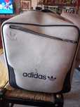 Mala Adidas em bom estado