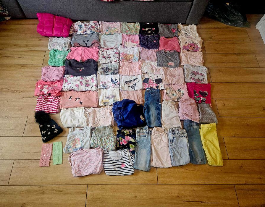 Duza paka ubran dla dziewczynki 122-128  spodnie  koszulki sukienki