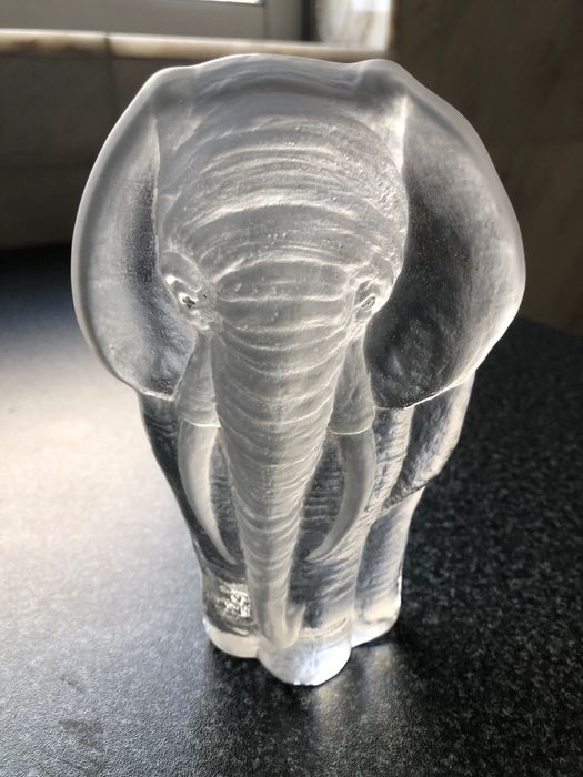 Estatueta em Vidro com imagem de Elefante
