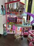 Domek barbie + lalki + samochod