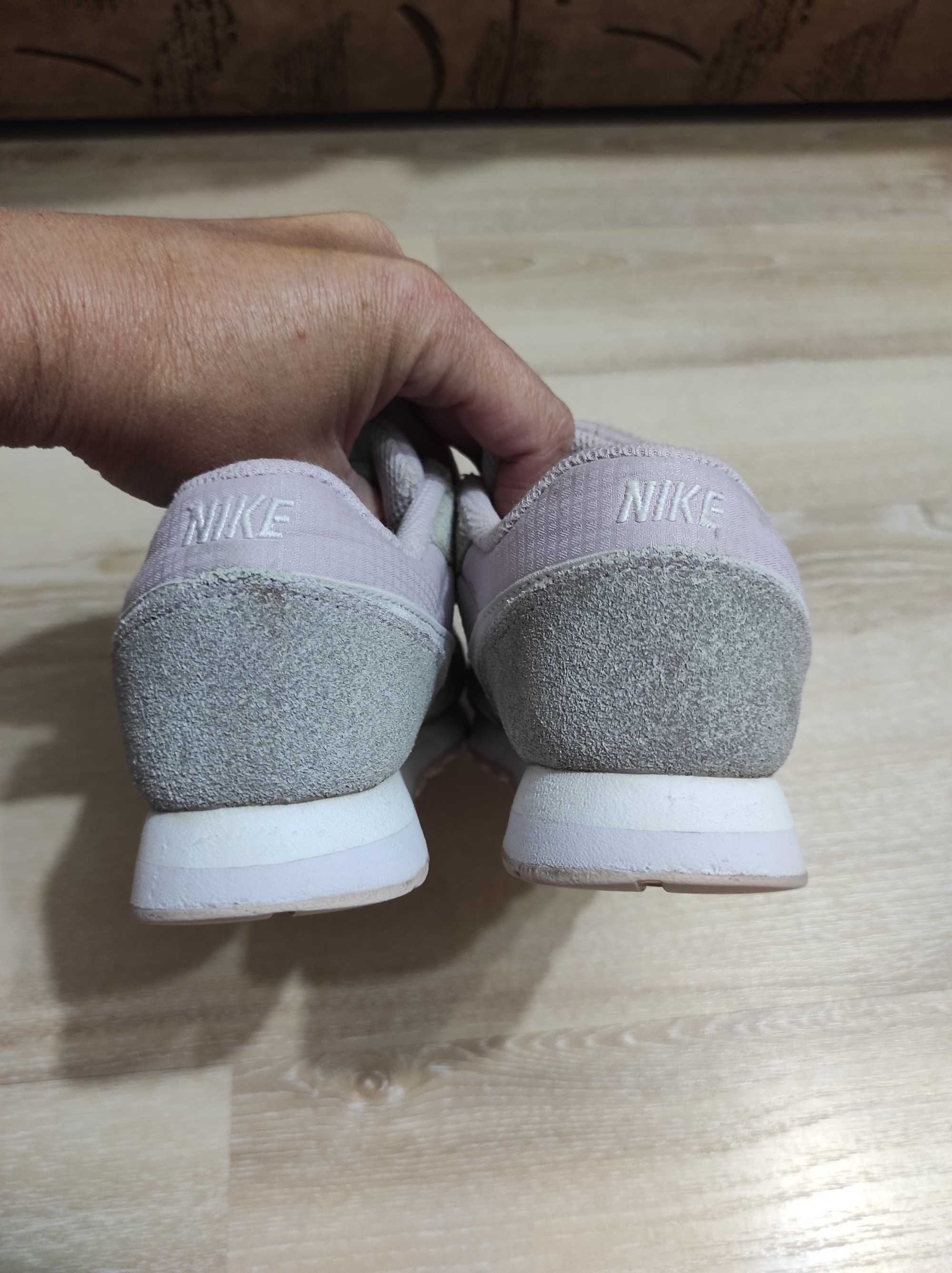 Замшевые мягкие кроссовки Nike на стопу 18-18,5 см