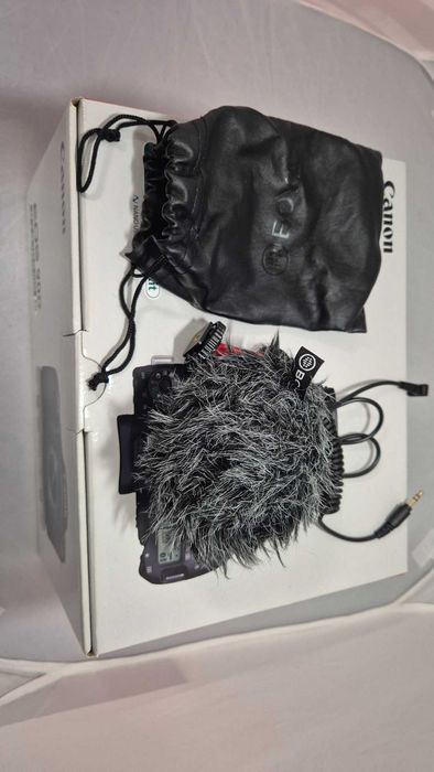 Canon EOS 90D + 18-135mm + 50mm + 3 baterias + extras (kit completo)