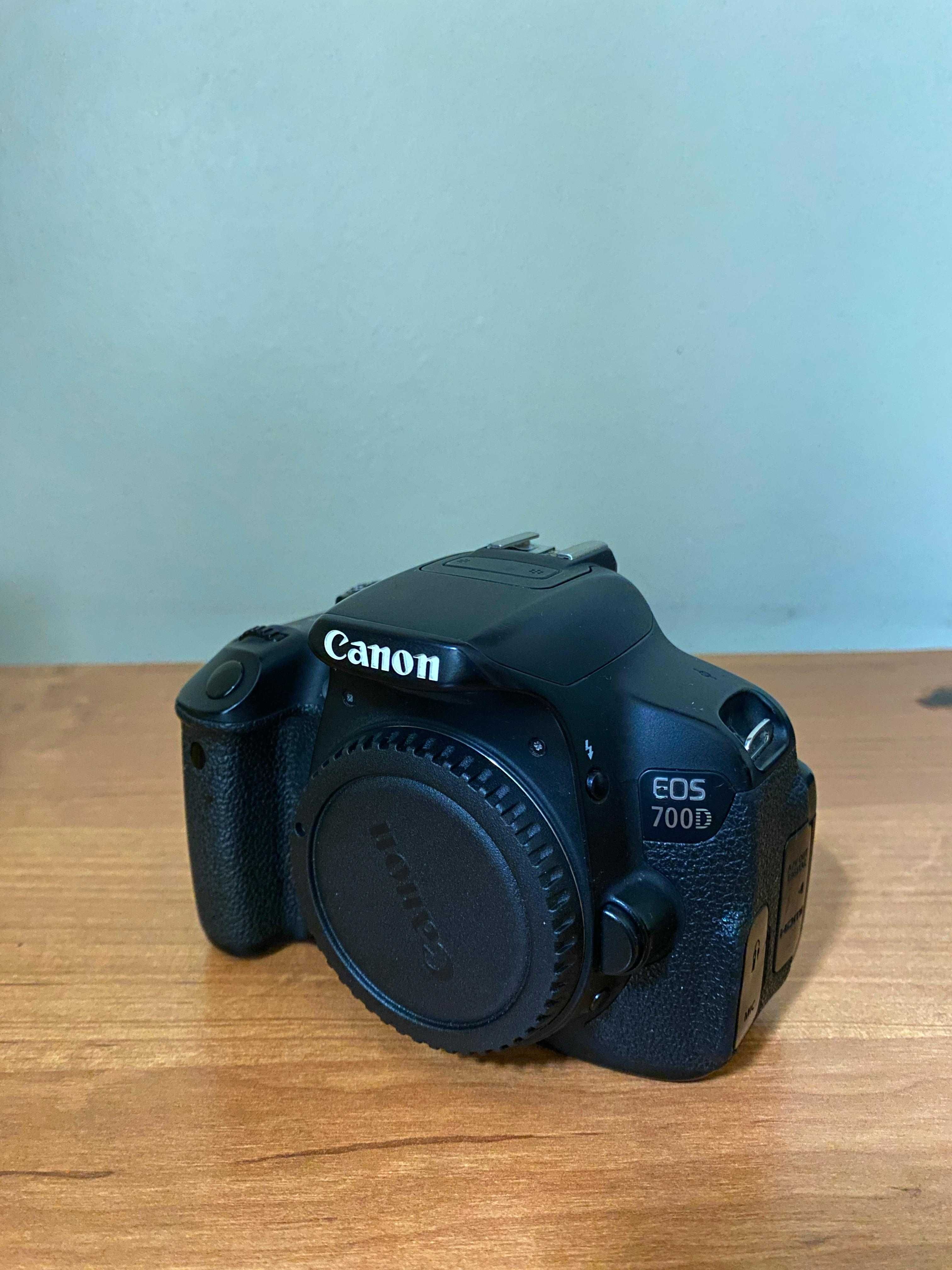 Canon 700d set with 3 lenses and 2 batteries