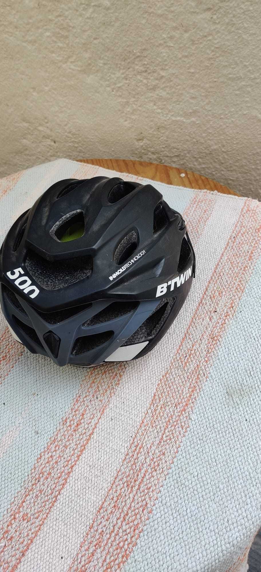 capacete de bicicleta preto