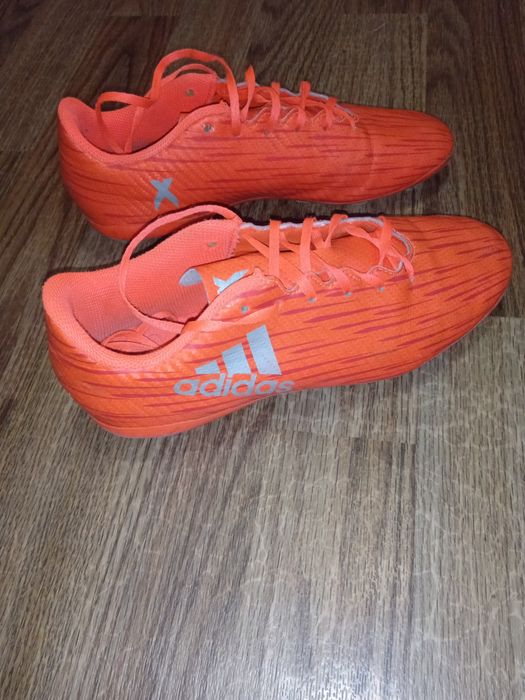 Продаются бутсы футбольные оригинал цена не дорого