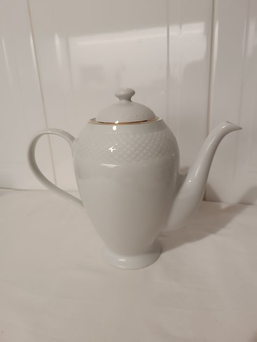 Bule branco com Dourado da Royal Fine Porcelaine China
