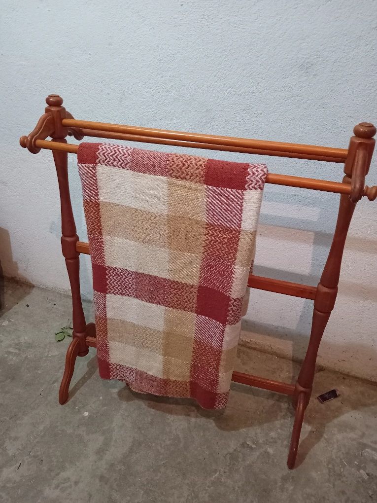 Toalheiro rústico em madeira