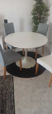 Mesa redonda IKEA Docksta + quatro cadeiras