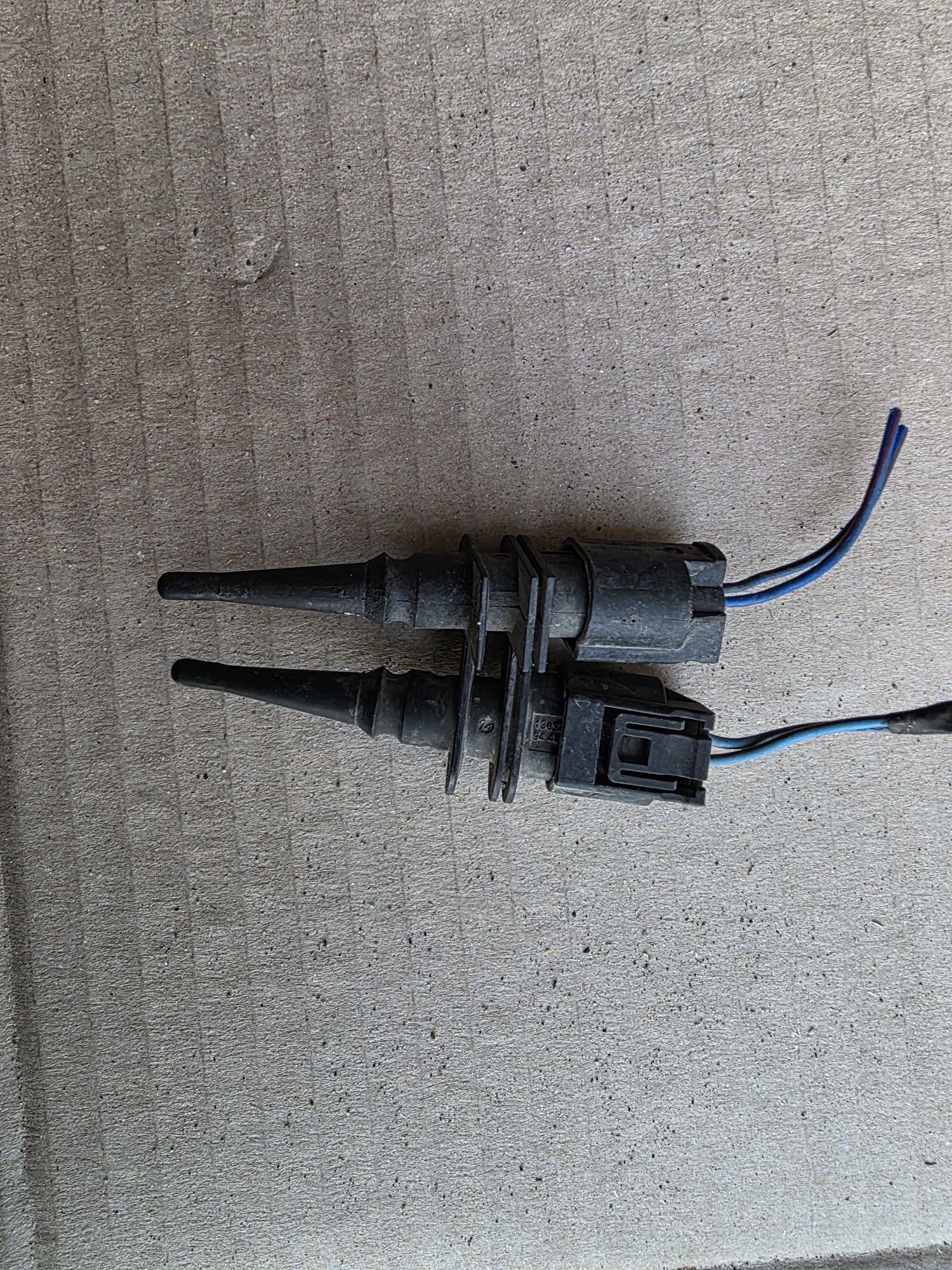 Czujnik temperatury zewnętrznej BMW E39 w nadkole przednie