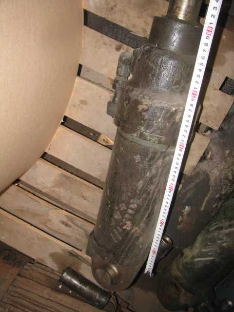 Гідроциліндр довжина 90 см.