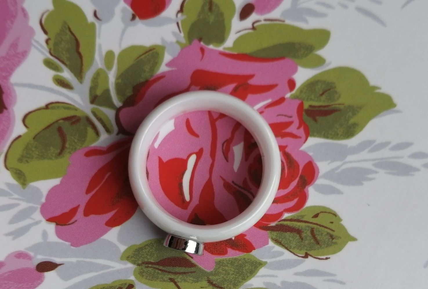 Кольцо керамическое с камнем Размер 17  стильное каблучка розовое