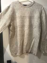 Męski sweter w kolorze beżowym