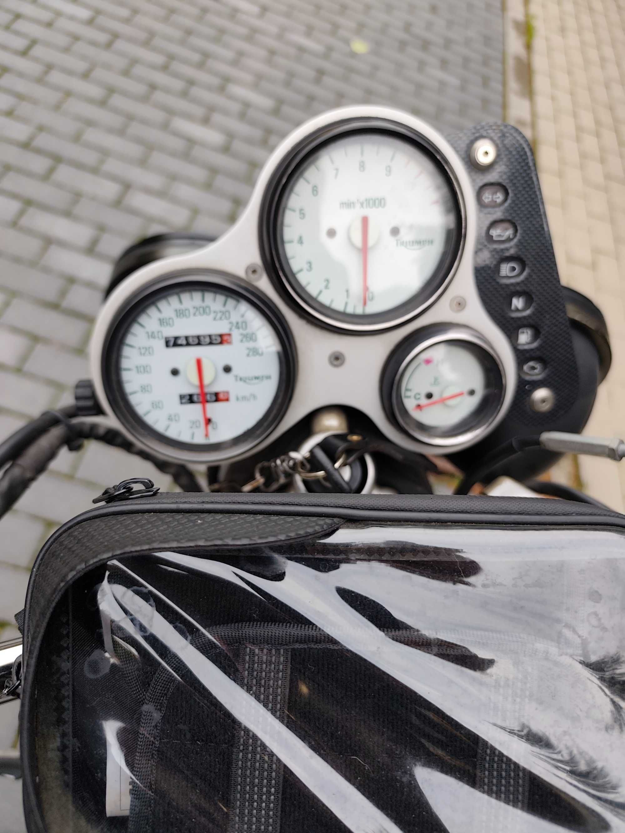 Triumph Speed Triple 995  / uszkodzony
