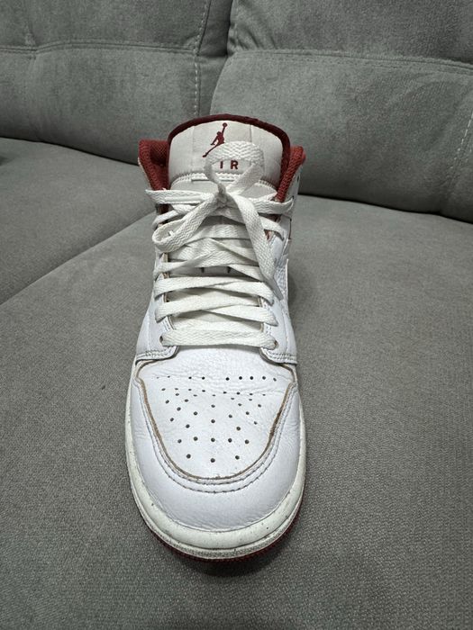 Jordan Mid SE como NOVAS