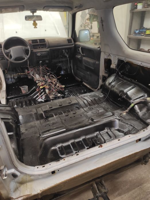 Suzuki Jimny 1.3 benzyna