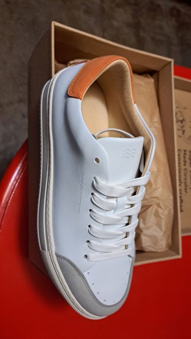 Vendo sapatilhas em pele new movements!