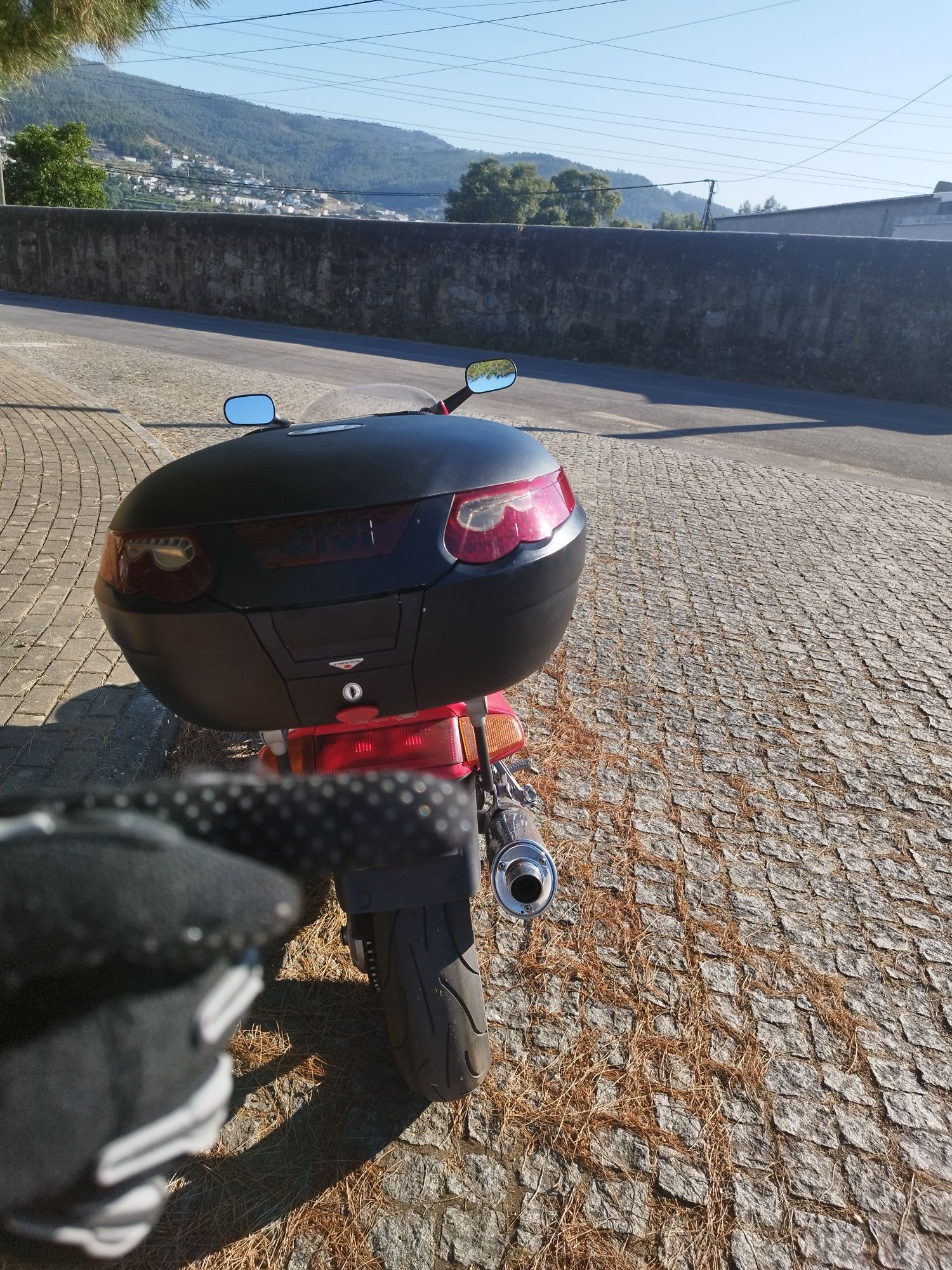 Honda VFR 750 F - 1996 - 94.000 km V4 lendária