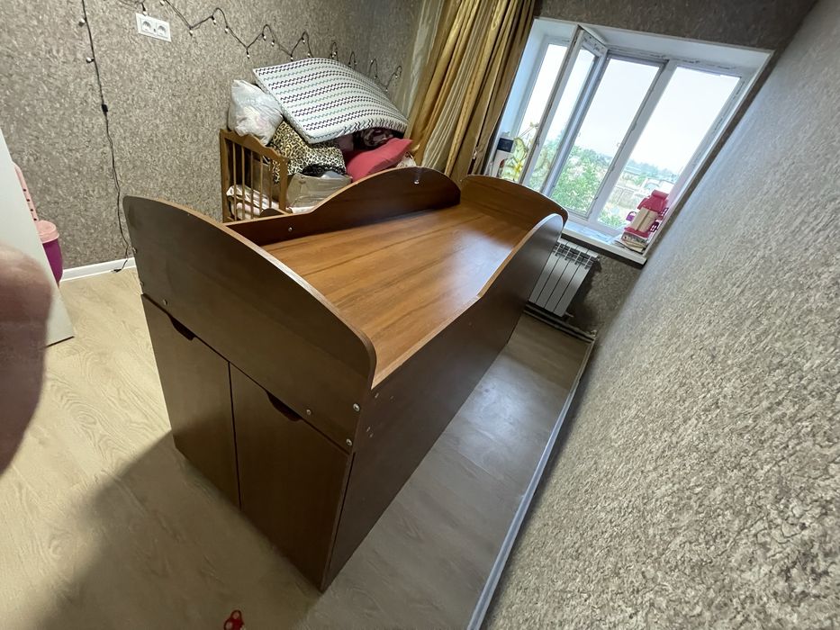 Дитяче ліжко з висувними ящиками