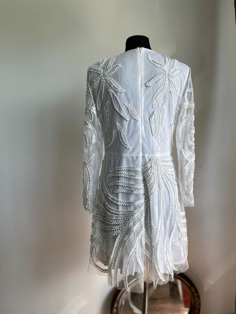 Asos luxe a star is born biała cekinowa sukienka mini 44 xxl 42 xl