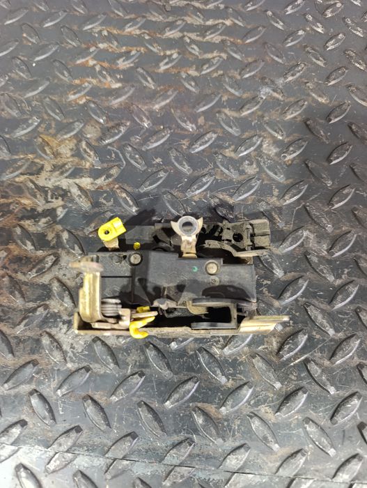 Fechadura frente esquerda Renault 8200727508