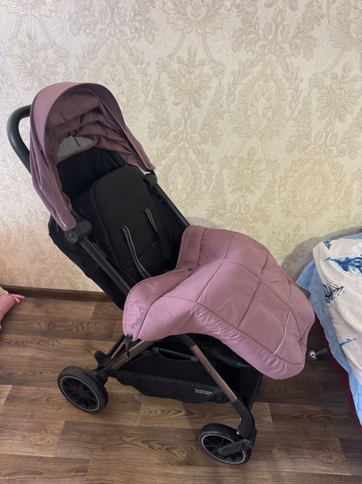 Дитячий прогулянковий візочок