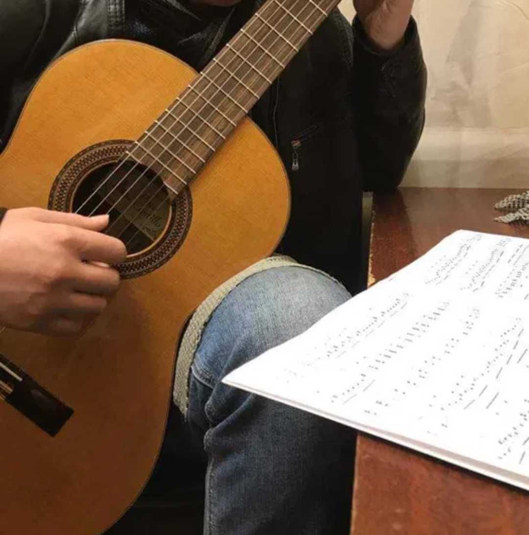 Преподаватель гитары