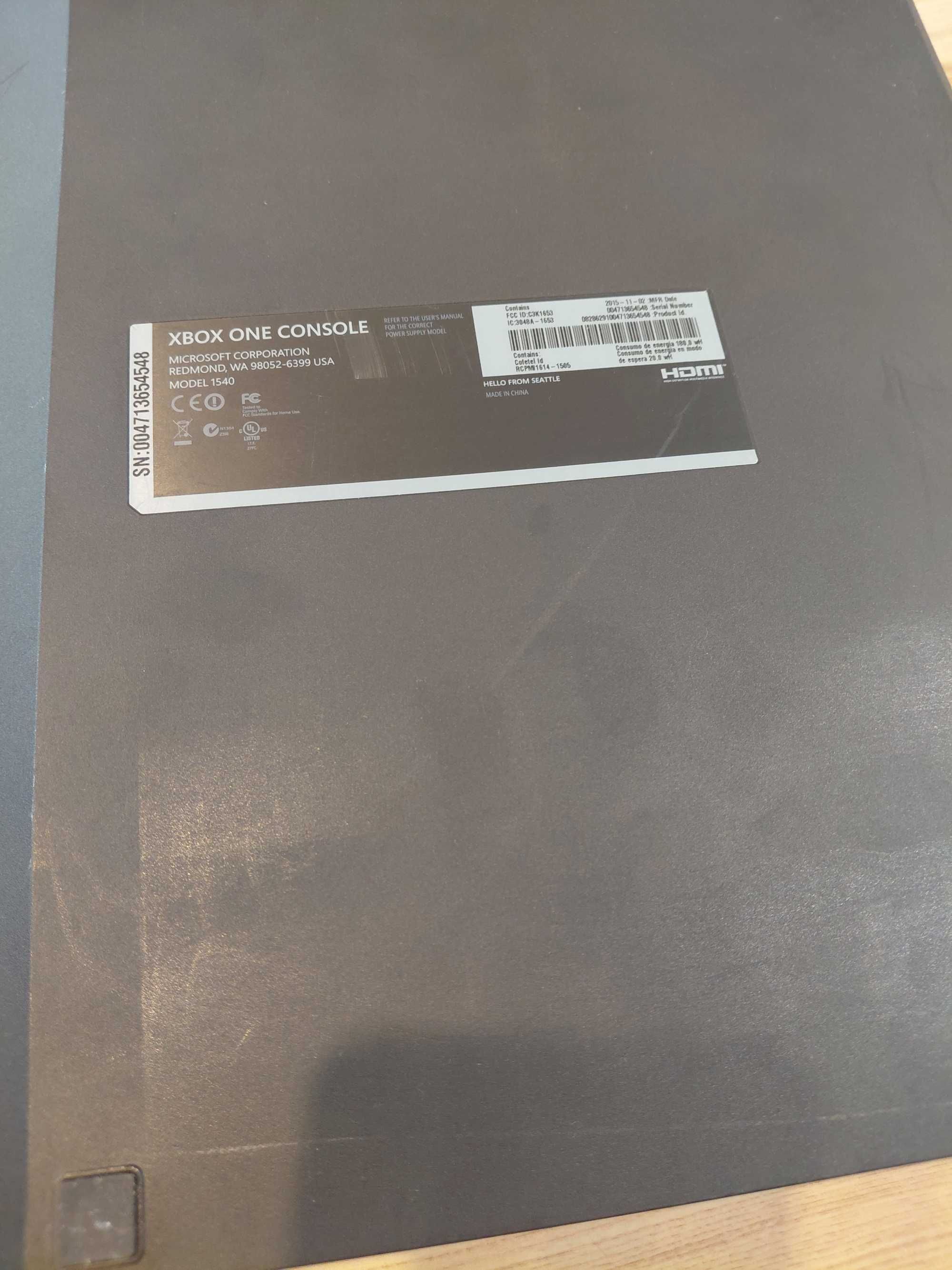 Xbox One 1TB, 2 pady z ładowarką, 3 gry