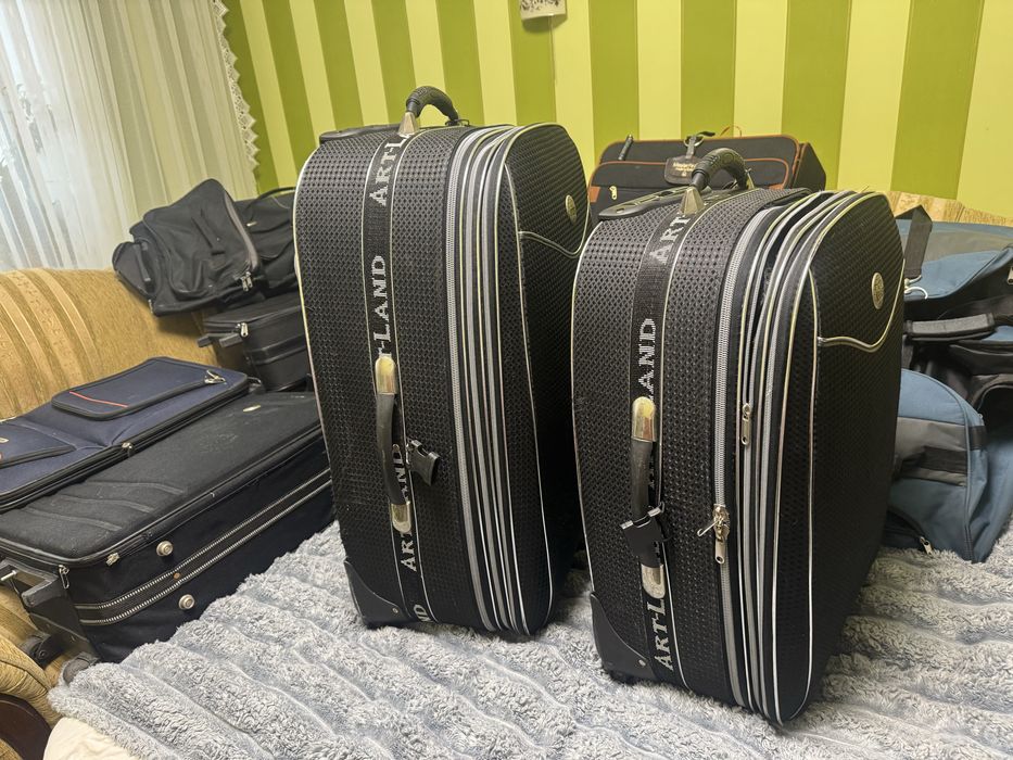 Чемодани, дорожні сумки