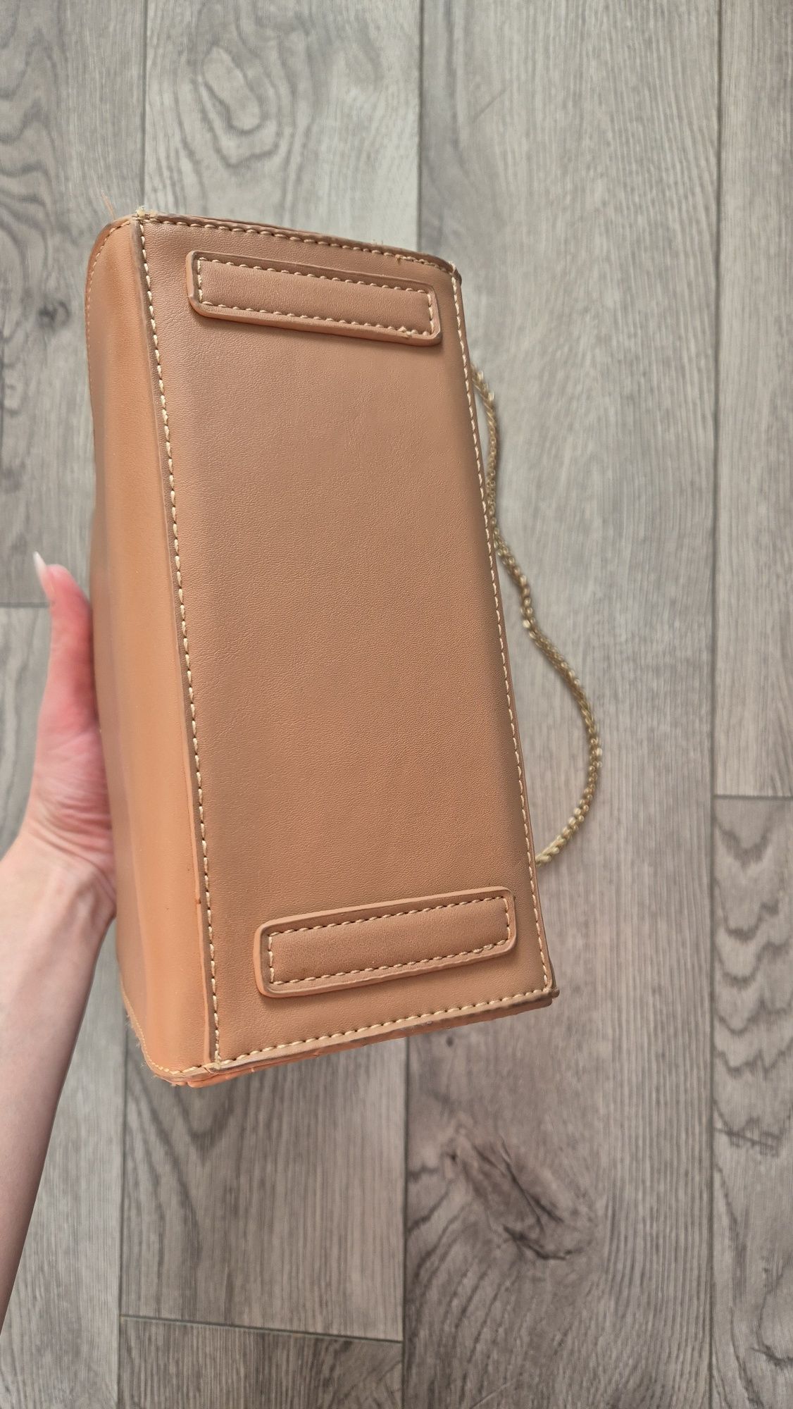 Torebka kuferek Reserved zloty łańcuszek nude beige