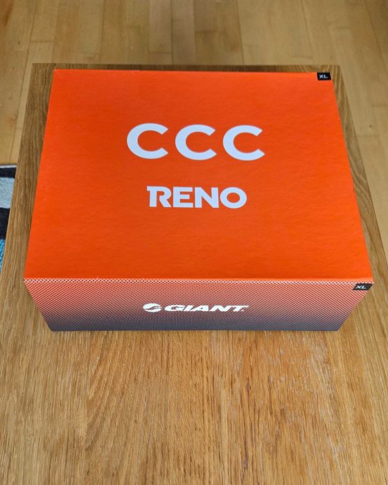 Komplet stroju kolarskiego CCC Reno: koszulka, spodenki, skarpetki