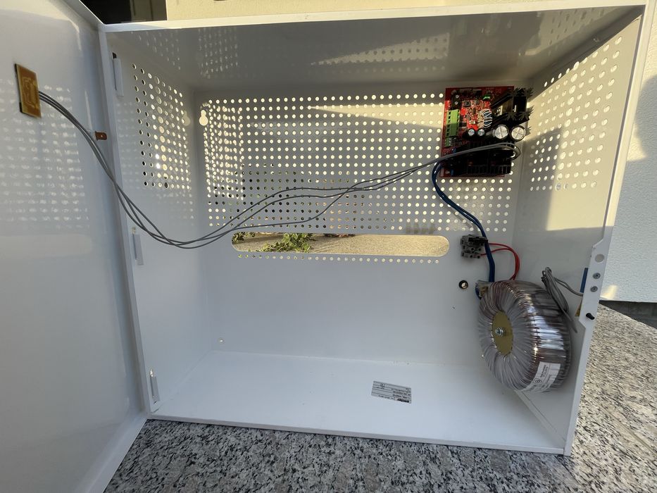 Zasilacz buforowy ATTE AZAS 2406/1B 24V 6A z obudową