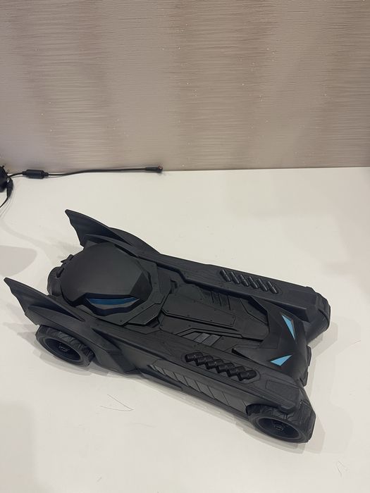 Бетмобіль з бетменом