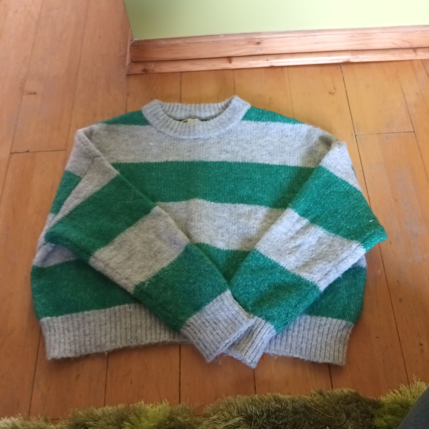 Sweter szaro zielony