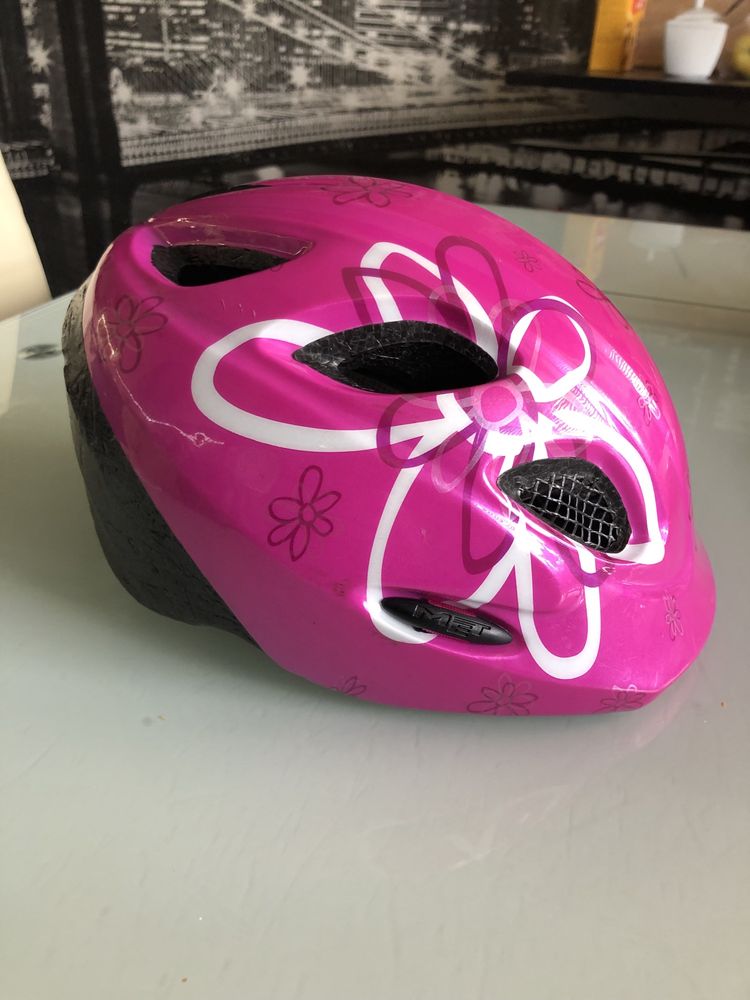 Kask dziecięcy MET 46-53cm dla dziewczynki