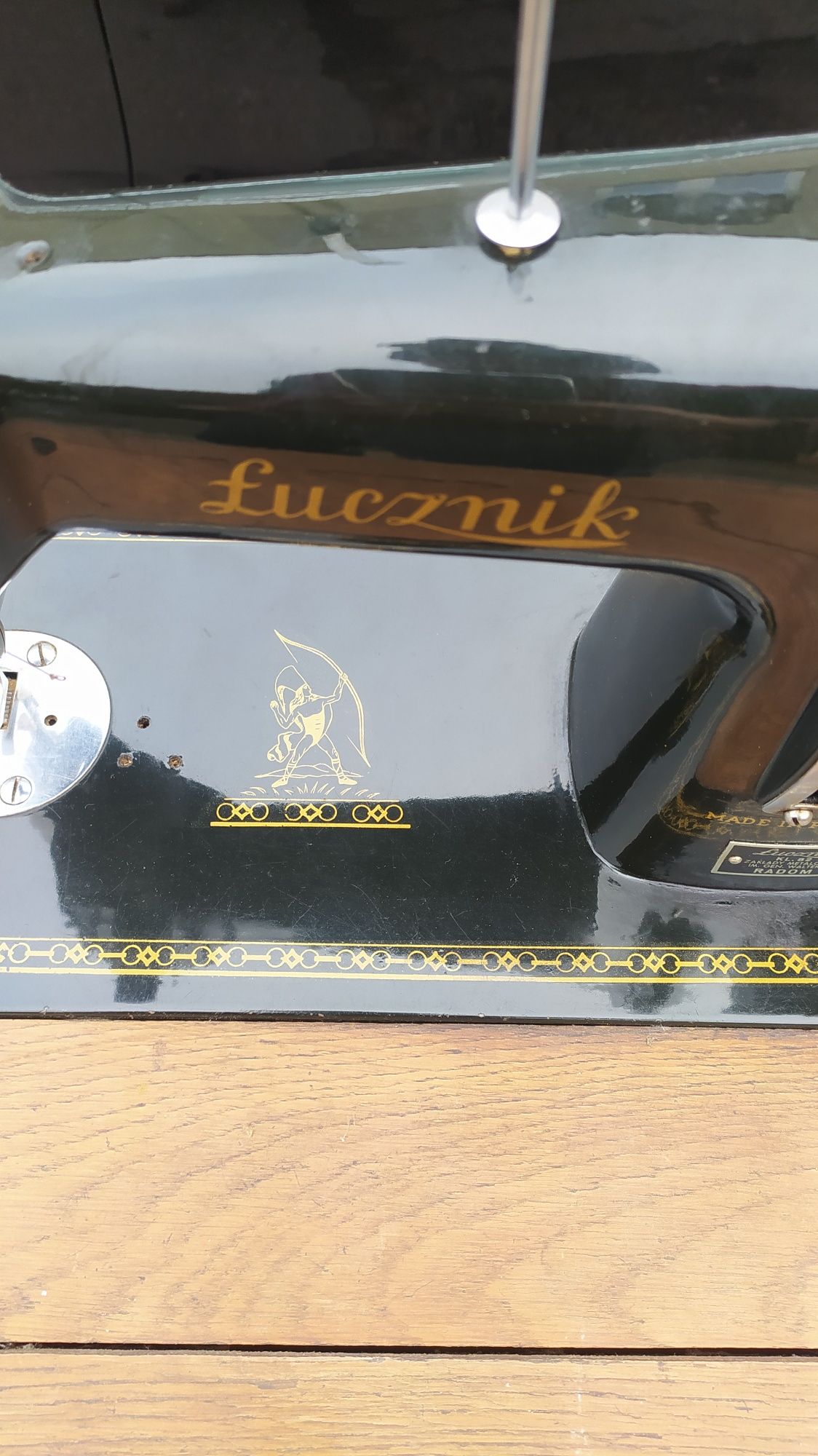 Stara maszyna Łucznik. Sprawna ze stolikiem