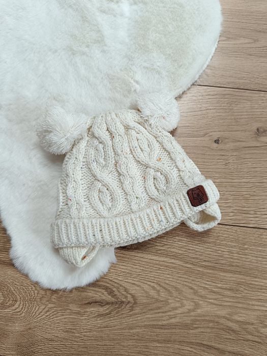 Czapeczka niemowlęca zimowa z pomponami wiązana 3-6 miesięcy