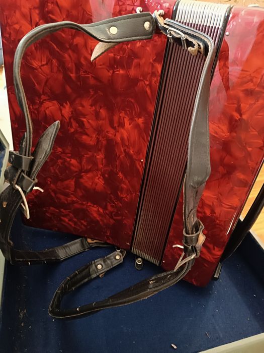 Аккордеон Weltmeister stella 4/4 с сурдиной