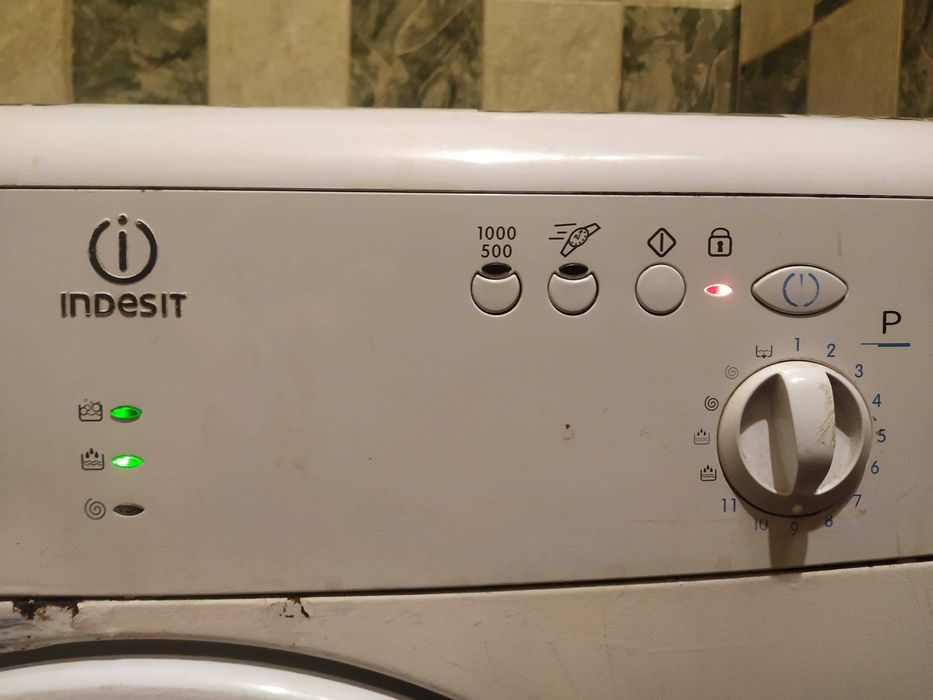 Пральна машинка Indesit wisn 100 на 4.5 кг Робоча
