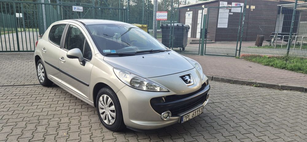 Peugeot 207 1.4 benzyna 75 kM-pelen serwis.