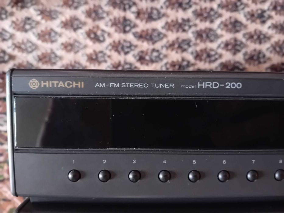 Wieża  Hitachi HRD - 200  z kolumnami