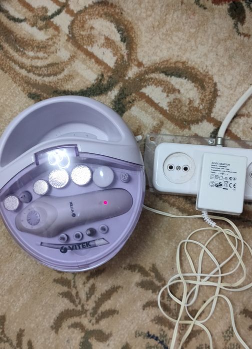 Набір для манікюру і педикюра VITEK