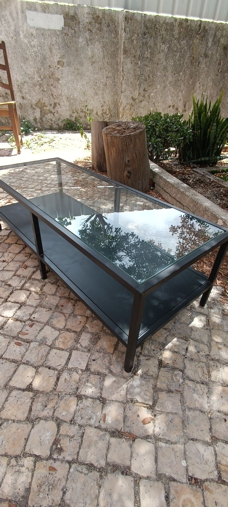Mesa de centro em ferro com tampo de vidro