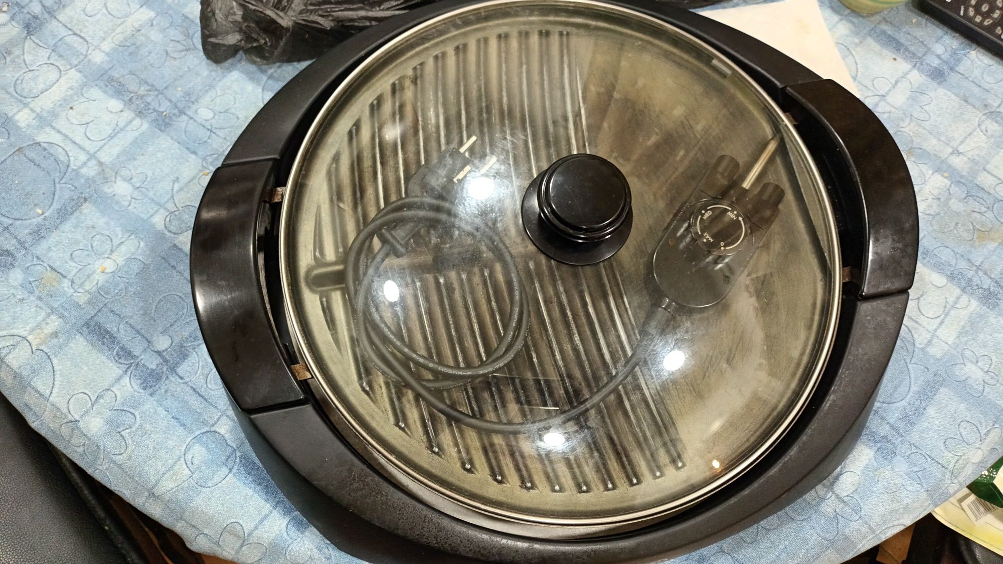 20€ grelhador grande  marca Deconghi tampo de vidro a funciona 100%