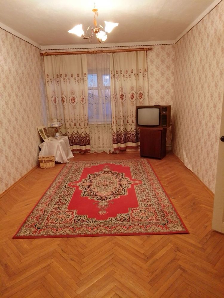 Продаю 2-х поверховий дім у м. Дунаівці Хмельницькоі області