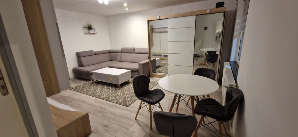 Słoneczne mieszkanie z podwórkiem w centrum miasta – 45 m², 2 pokoje,