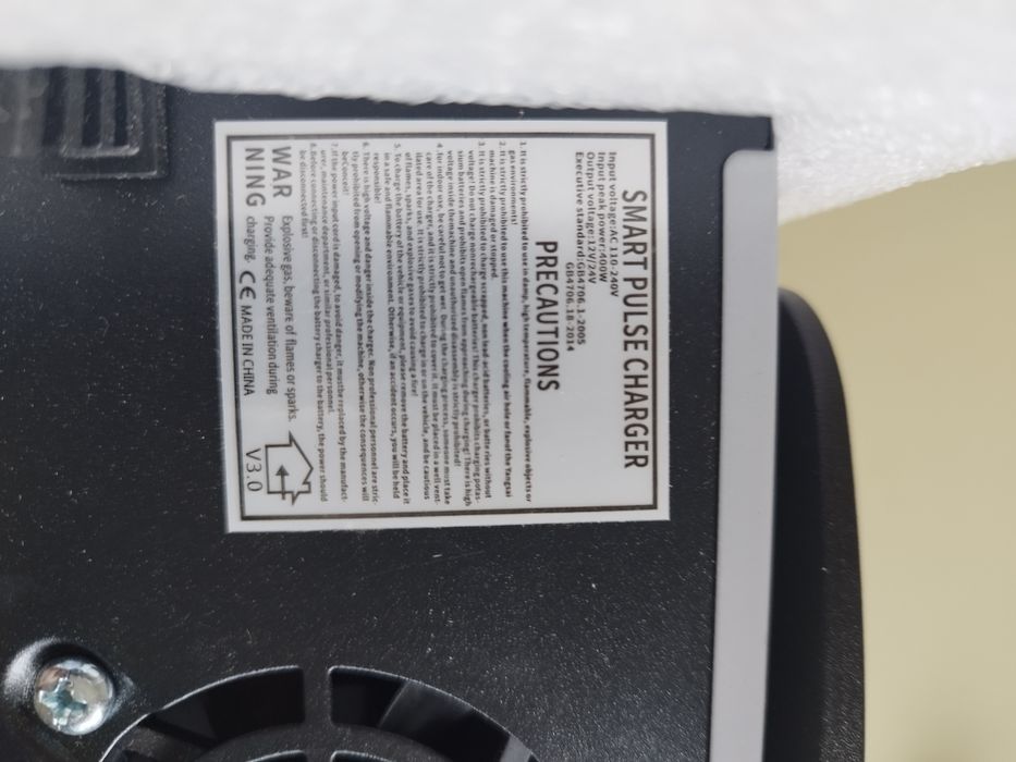 Зарядний пристрій Зарядное устройство для авто IJ618A 12-24 В.